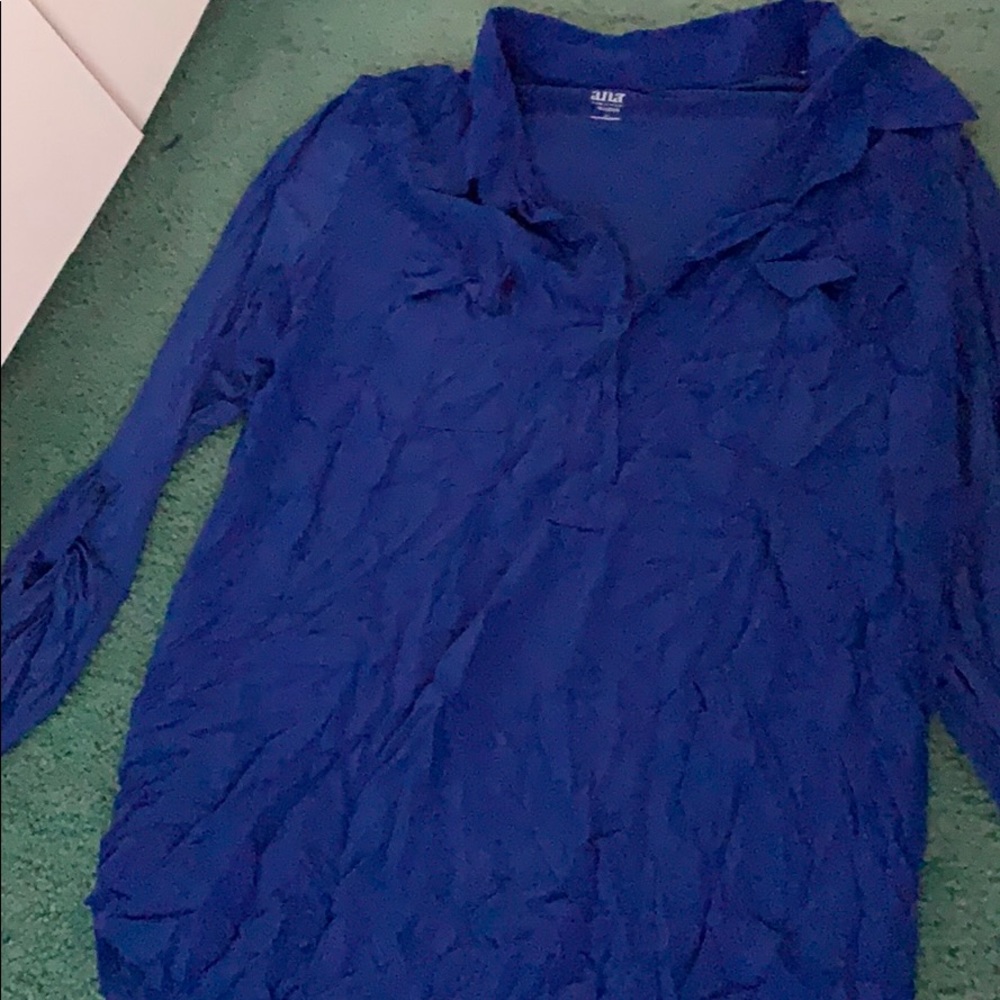 blue shirt